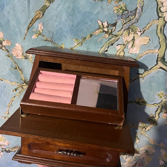 Vintage Wooden Jewelry Box with Floral Engraving - Picture 3 of 3